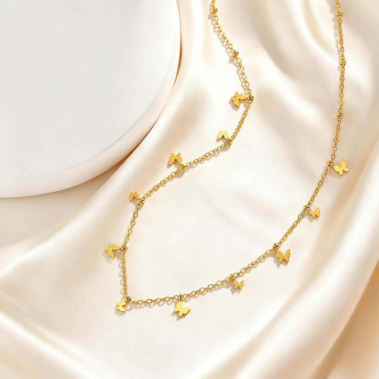 قلادة على شكل فراشة على شكل قل - مراجعة Butterfly Clasp Deployant وسعره