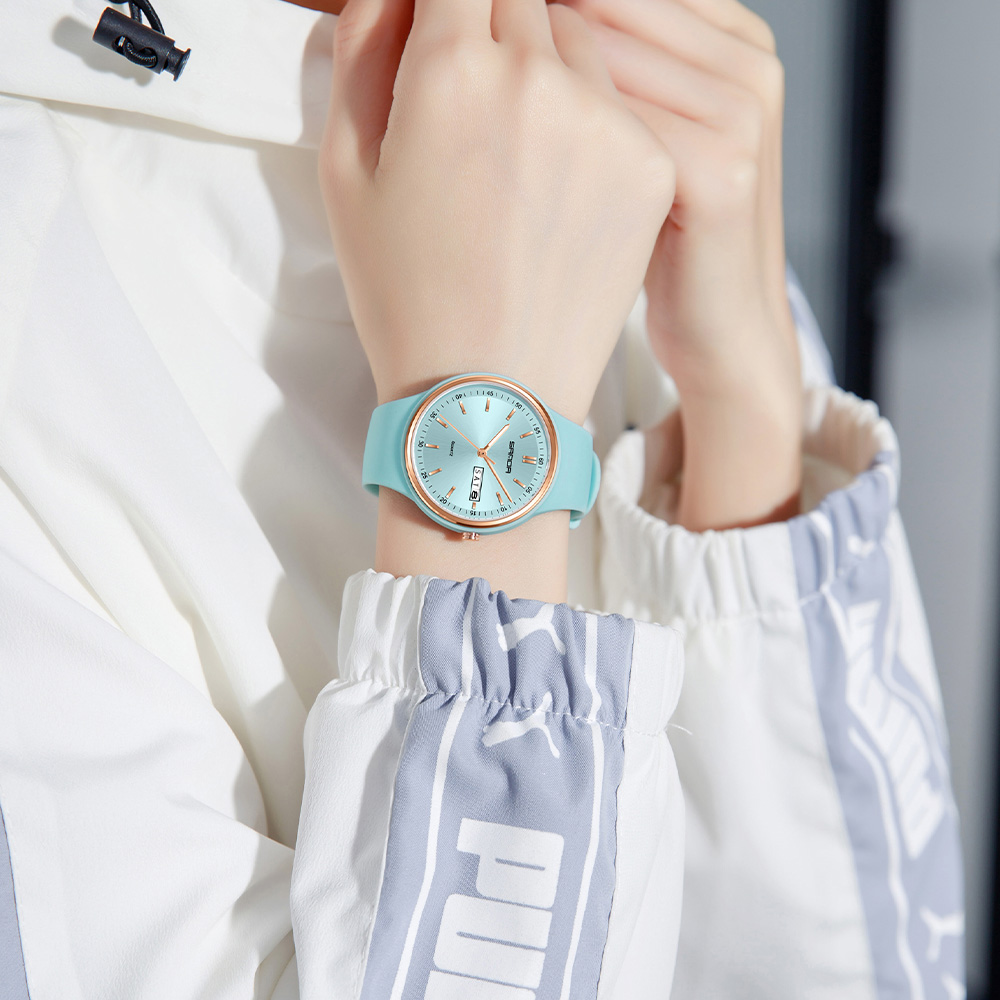 تقويم الموضة عالية الجودة ساعة - مراجعة Silicone Band Women وسعره